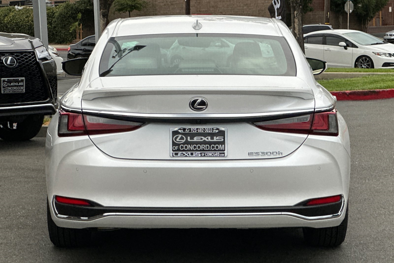 2025 Lexus ES 300h photo 5