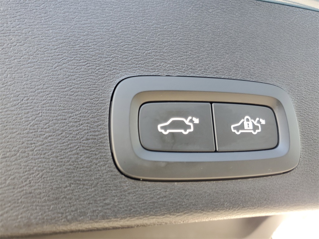 used 2025 Volvo XC40 car, priced at $28,995