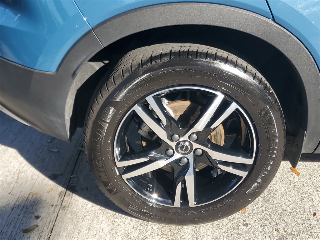 used 2025 Volvo XC40 car, priced at $28,995