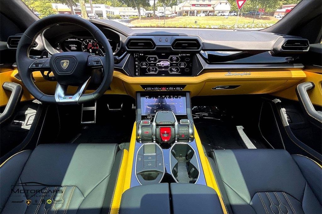2025 Lamborghini Urus AWD SUV
