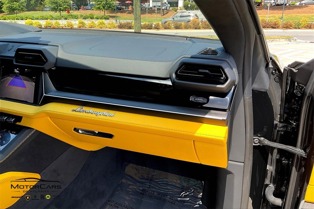 2025 Lamborghini Urus AWD SUV