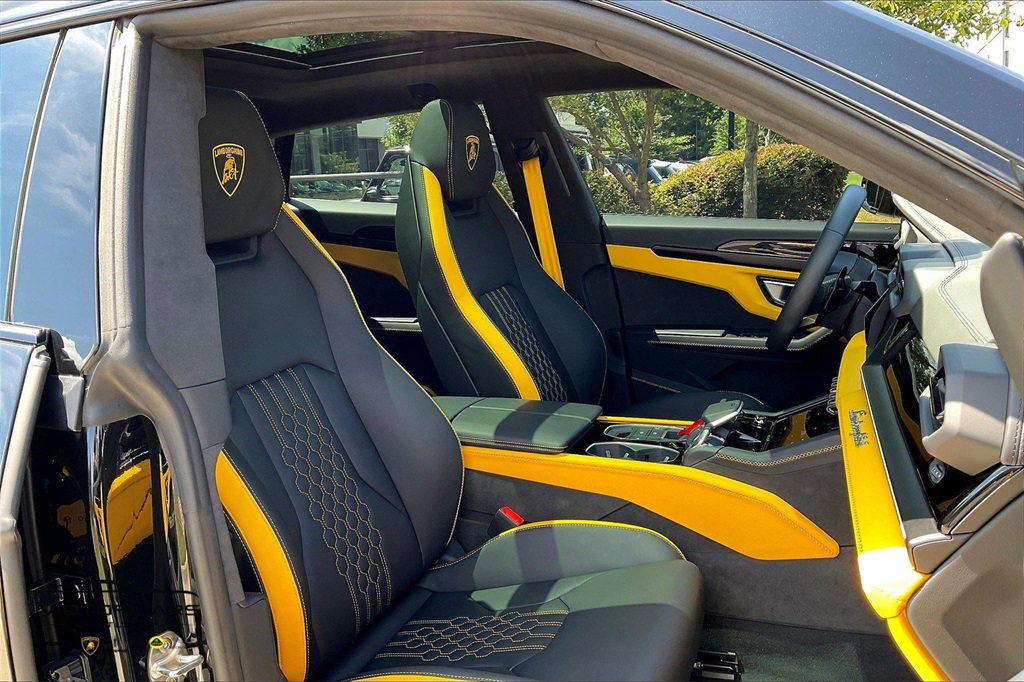 2025 Lamborghini Urus AWD SUV