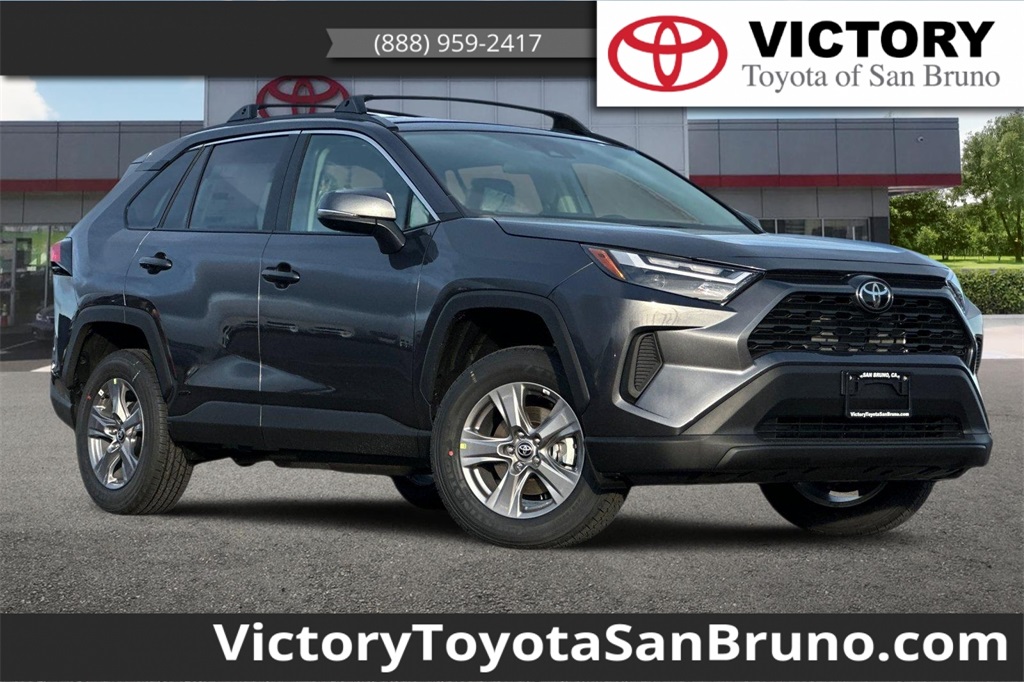 2025 Toyota RAV4 XLE's photo