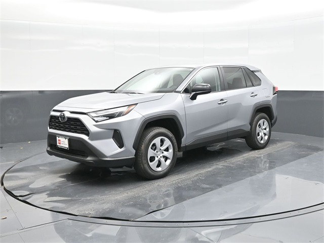 2025 Toyota RAV4 LE's photo