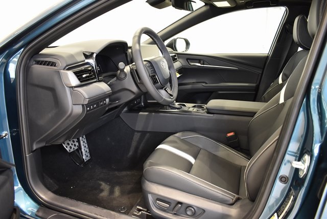 2026 Toyota Camry SE photo 5