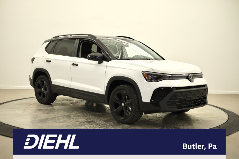 2026 Volkswagen Taos SE Black's photo