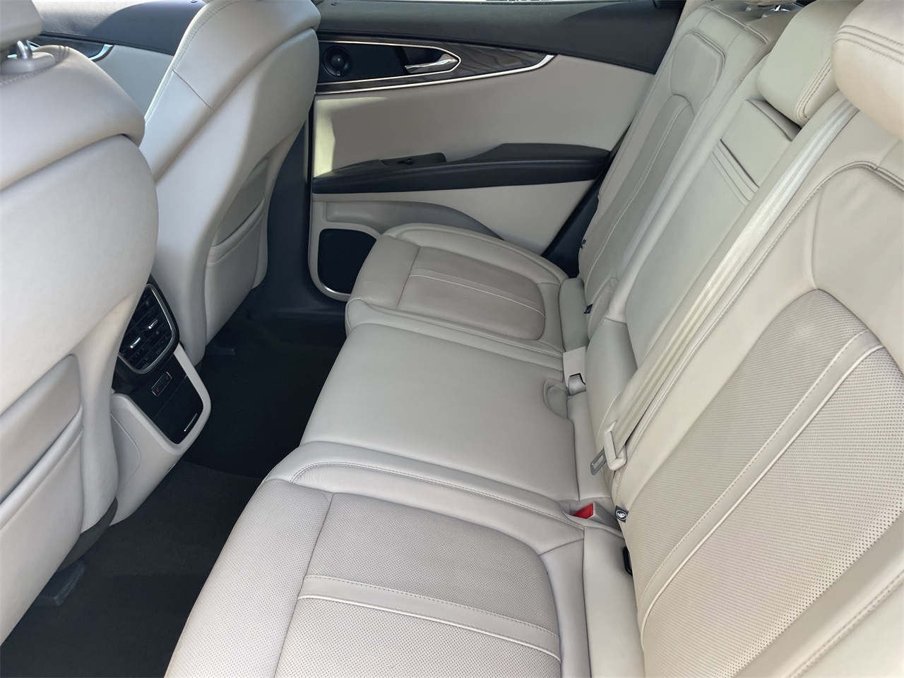 used 2020 Lincoln Nautilus car, priced at $23,994
