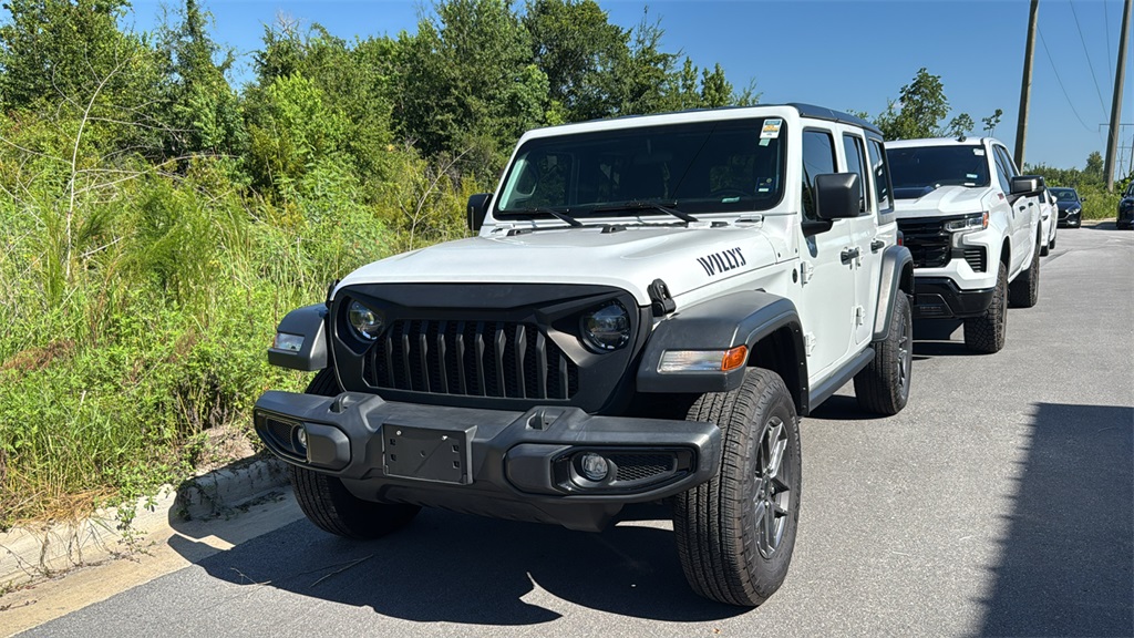 2021 Bright White Clearcoat Jeep Wrangler Unlimited Willys 4X4 SUV