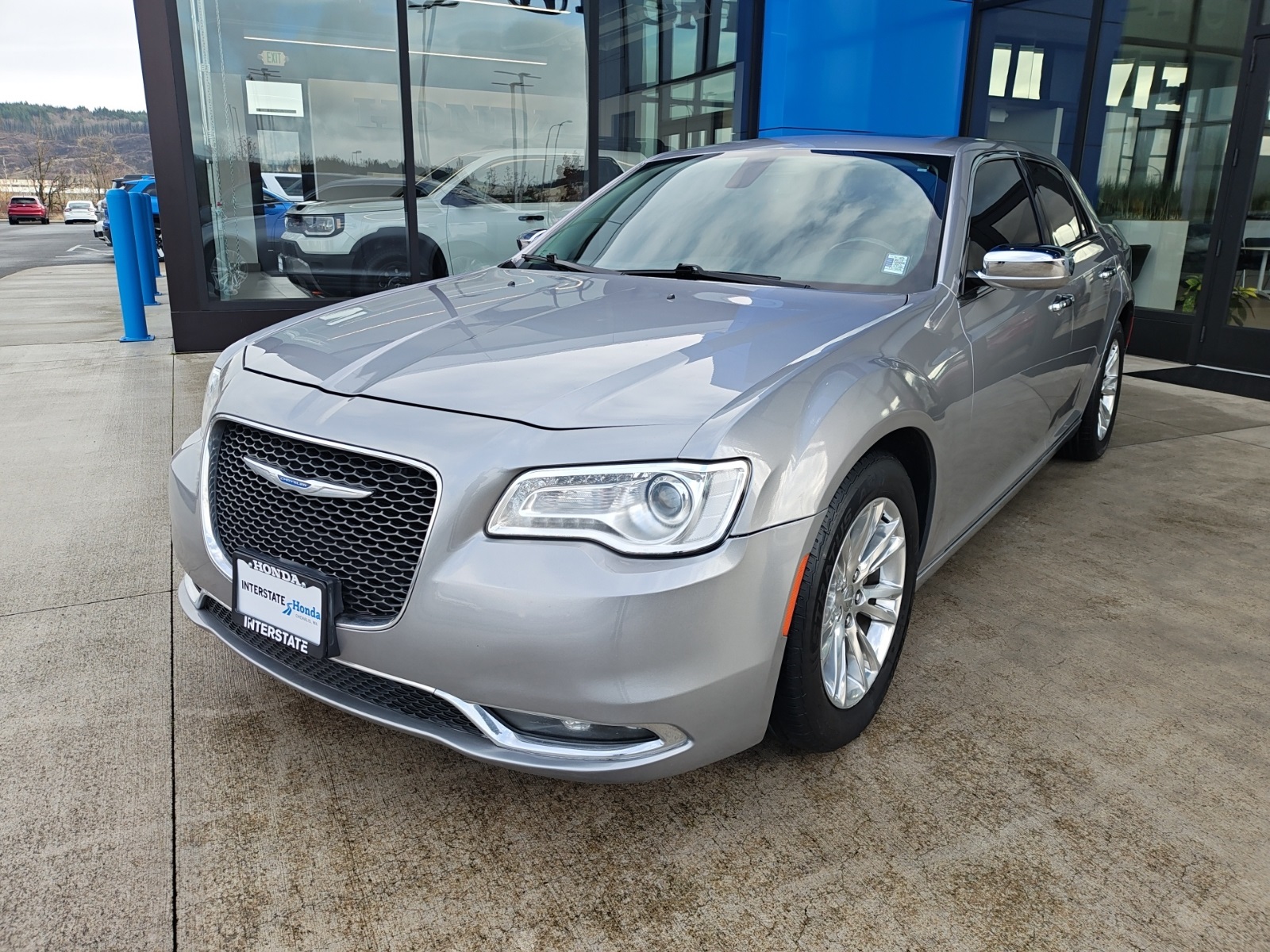 2017 Chrysler 300 C's photo