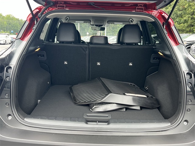 2025 Nissan Kicks SR photo 2