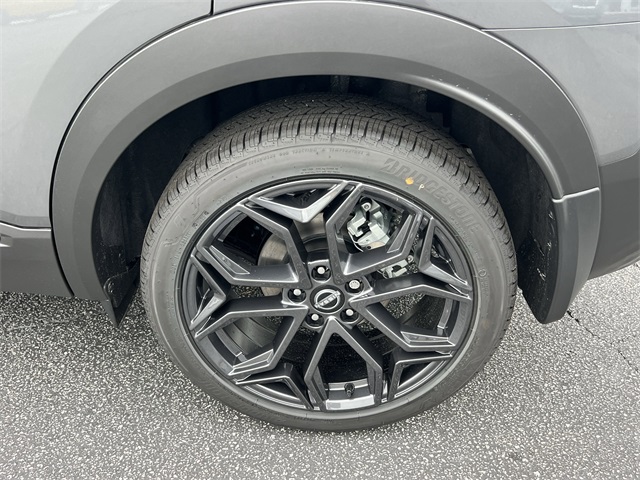 2025 Nissan Kicks SR photo 3