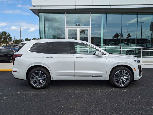 2025 Cadillac XT6 Premium Luxury photo 3