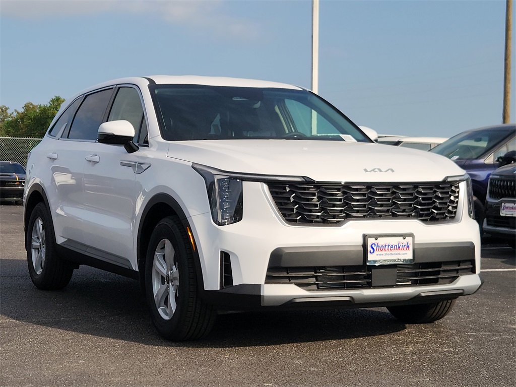 2026 Kia Sorento LX photo 2
