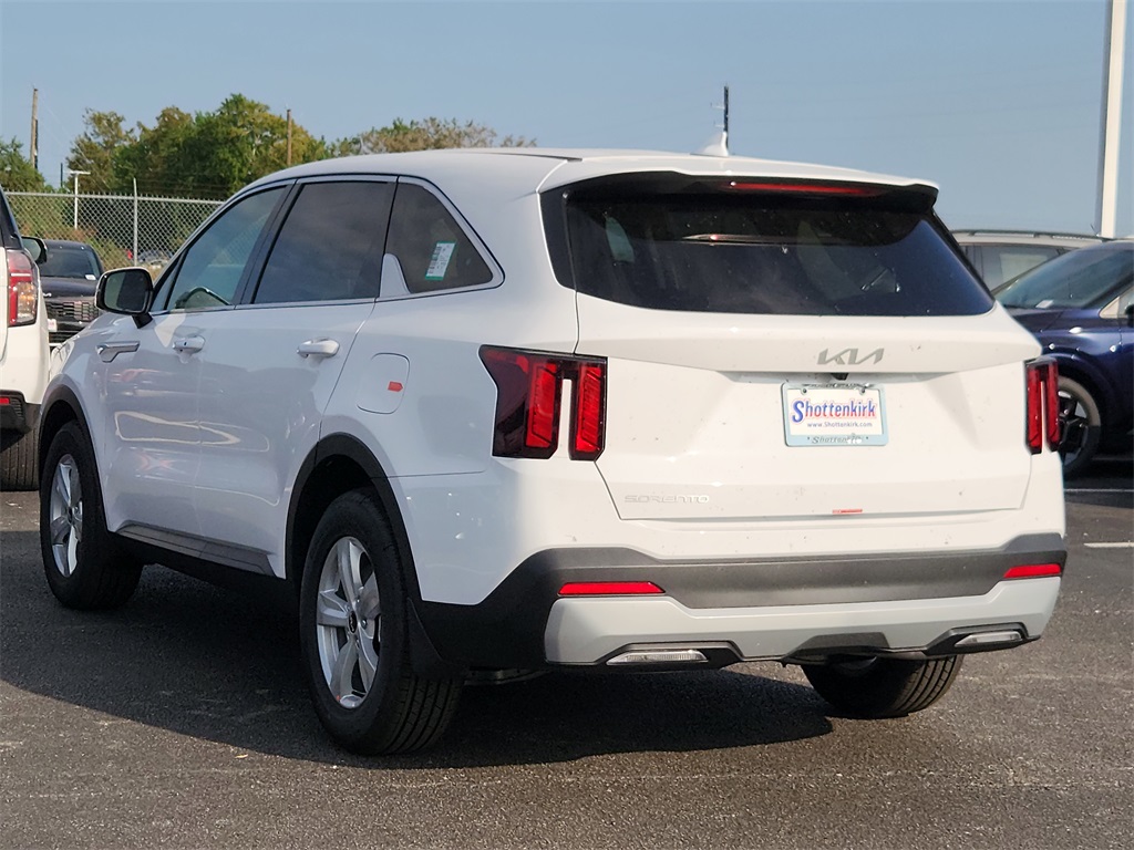 2026 Kia Sorento LX photo 4