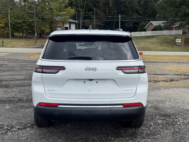 2025 Jeep Grand Cherokee Laredo photo 4