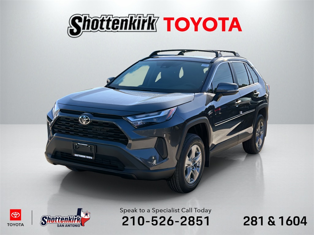 2025 Toyota RAV4 XLE's photo