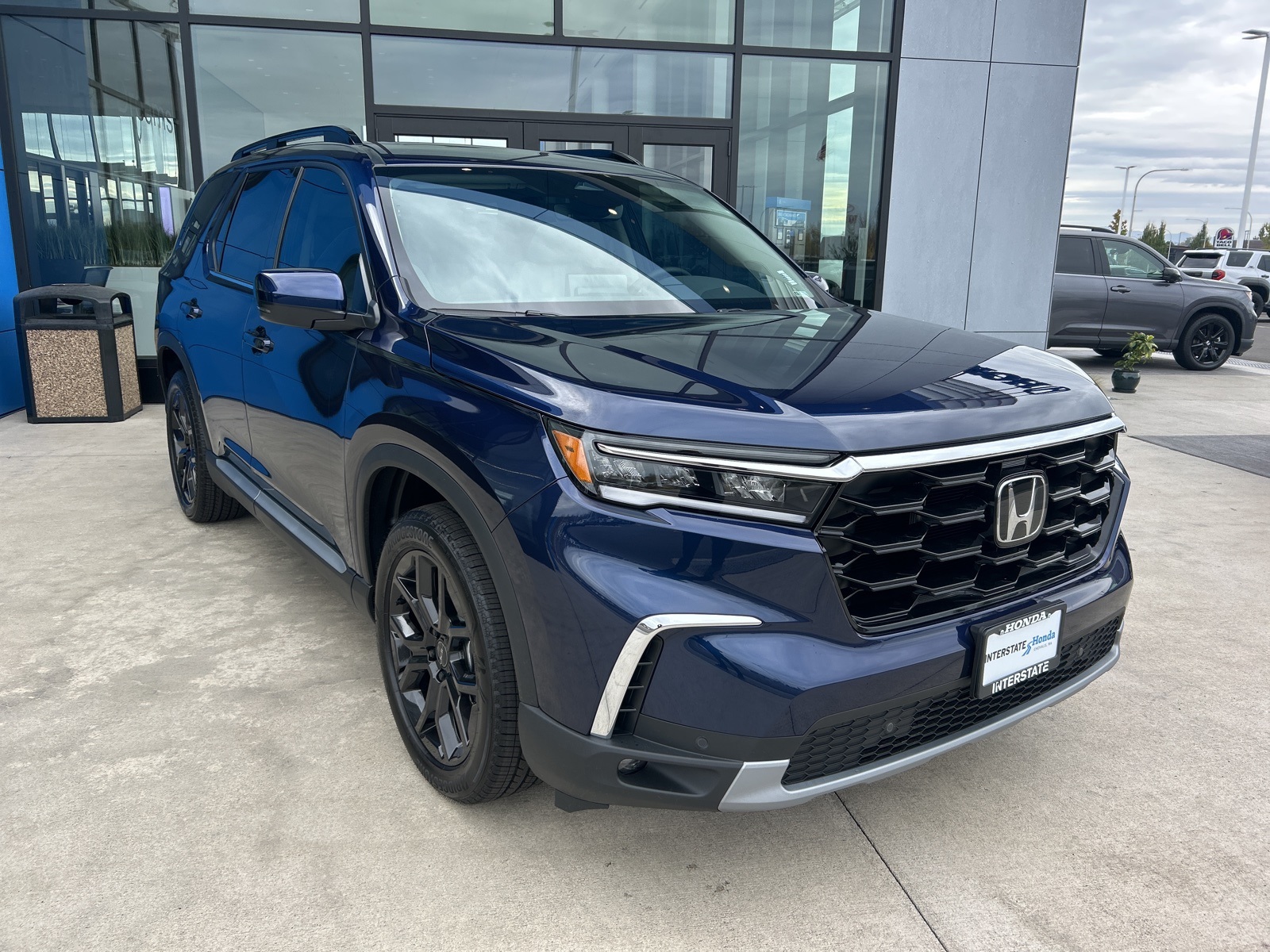 2025 Honda Pilot Touring photo 3