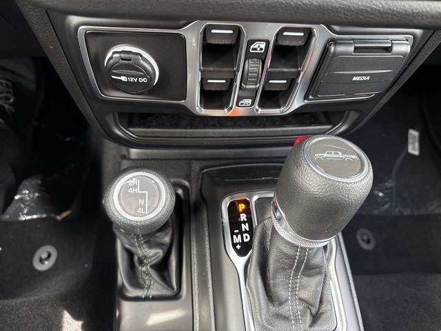2025 Jeep Gladiator Sport S photo 21