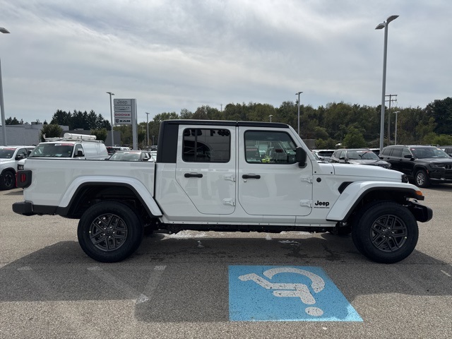 2025 Jeep Gladiator Sport S photo 6