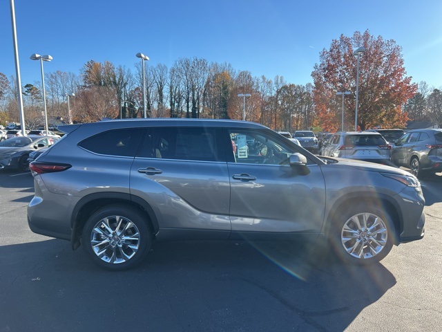 2026 Toyota Highlander XLE XSE Platinum Limited photo 4