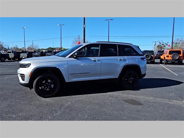 2025 Jeep Grand Cherokee Altitude X 4x2