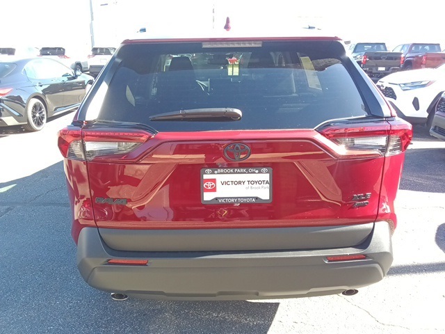 2025 Toyota RAV4 XLE photo 4