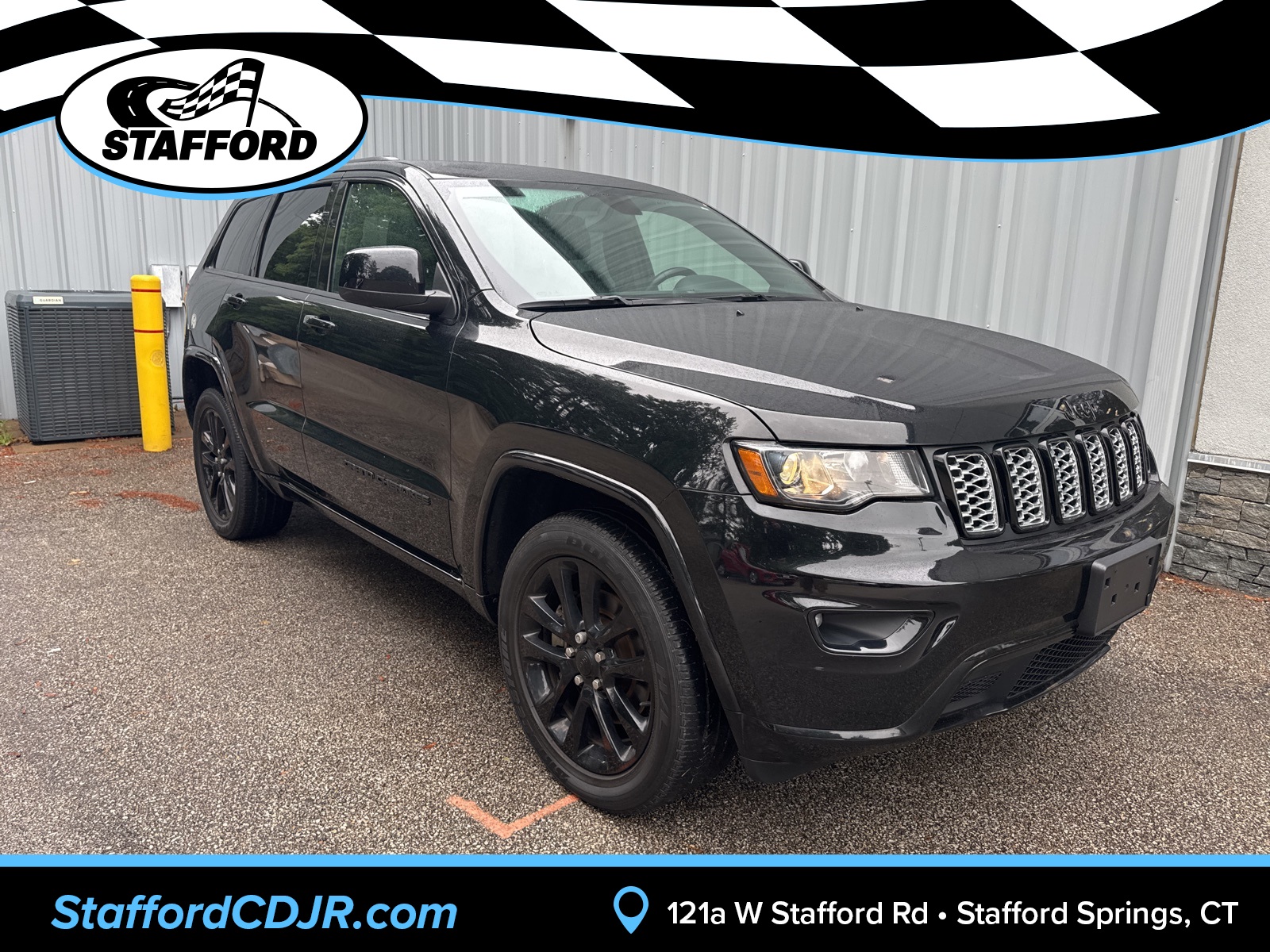 2021 Diamond Black Crystal Pearlcoat Jeep Grand Cherokee Laredo X SUV