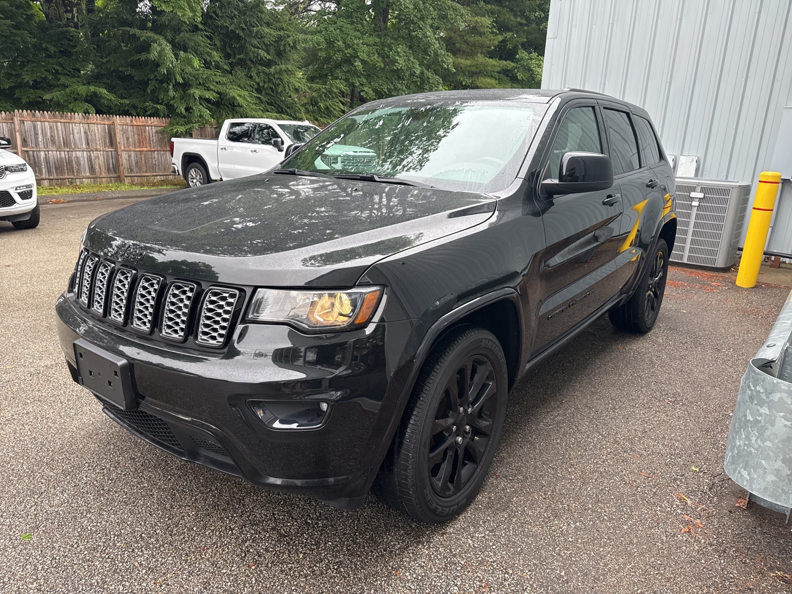 2021 Diamond Black Crystal Pearlcoat Jeep Grand Cherokee Laredo X 4X4 SUV