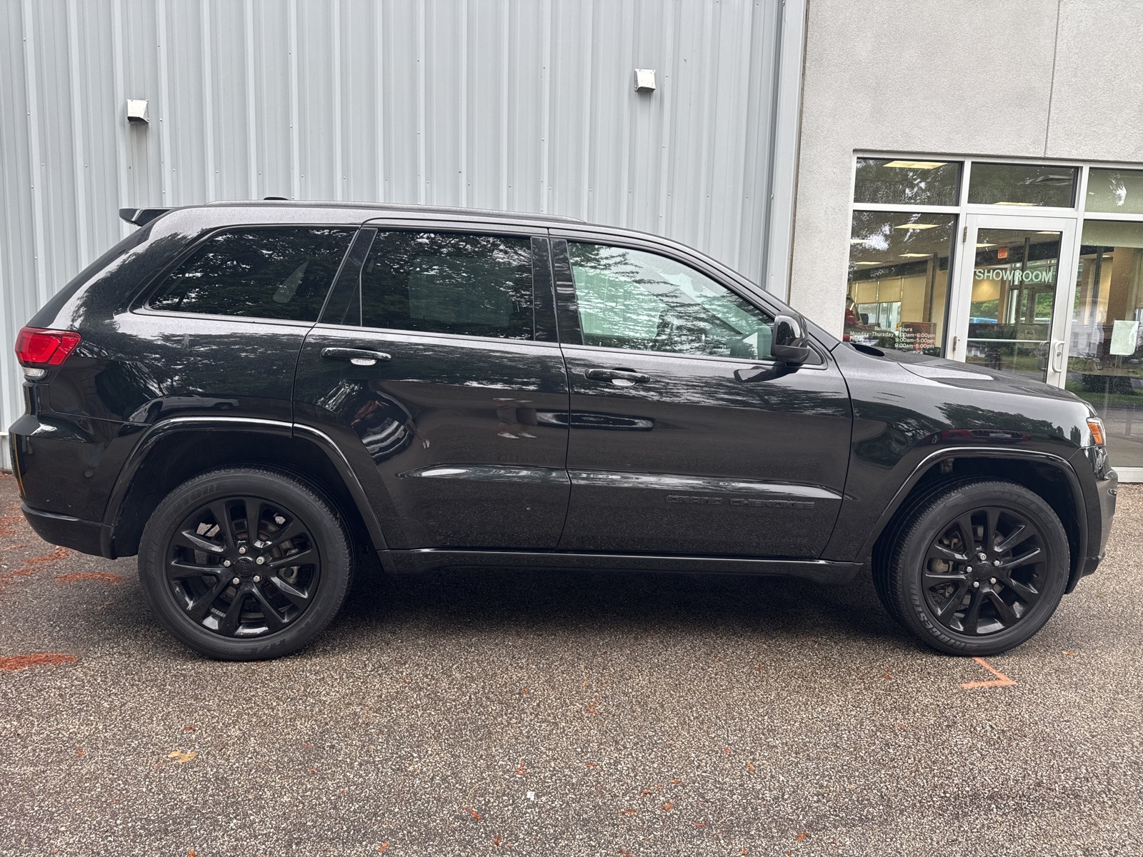 2021 Diamond Black Crystal Pearlcoat Jeep Grand Cherokee Laredo X 4X4 SUV