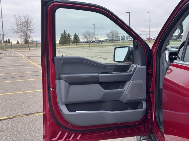 2025 Ford F-150 Lariat photo 4