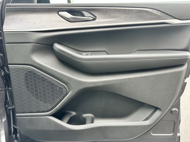 2025 Baltic Gray Metallic Clearcoat Jeep Grand Cherokee L Limited 4X4 SUV
