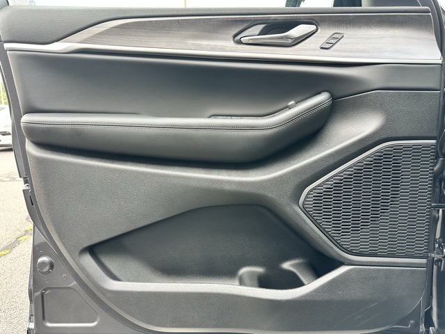 2025 Baltic Gray Metallic Clearcoat Jeep Grand Cherokee L Limited 4X4 SUV