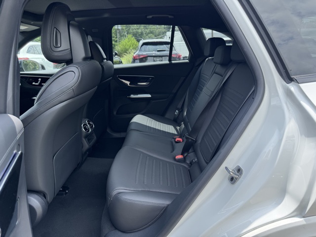 2025 Mercedes Benz GLC 300 4MATIC photo 13