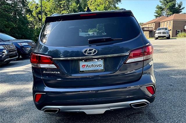 2017 Night Sky Pearl Hyundai Santa Fe SE FWD SUV