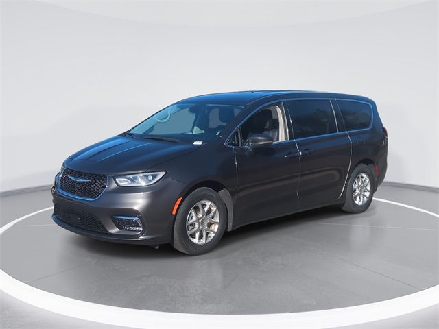 2023 Chrysler Pacifica Touring L's photo
