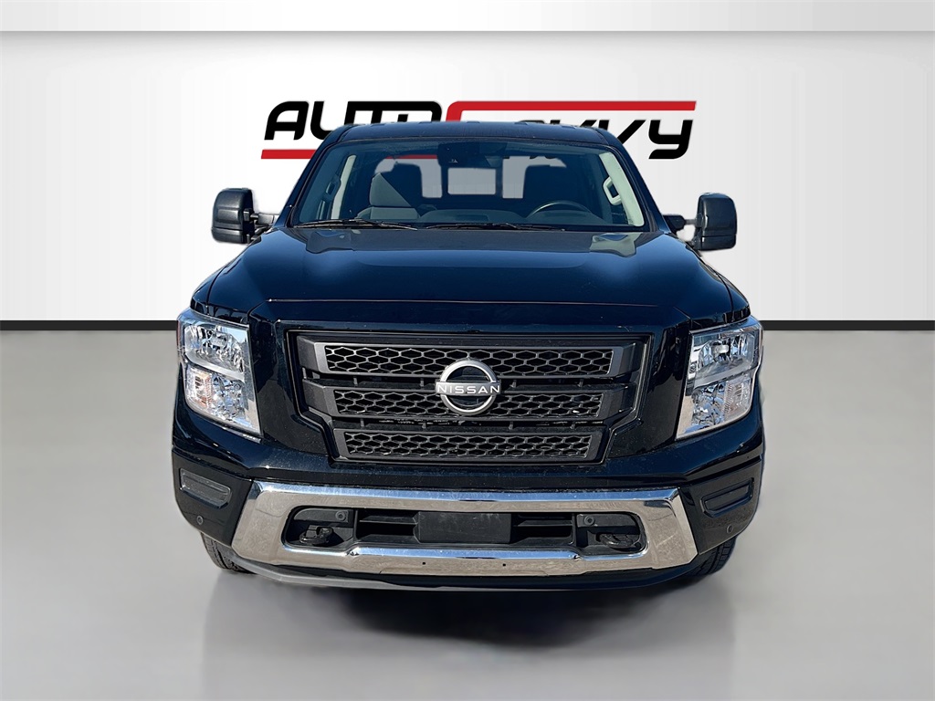 2024 Nissan Titan SV's photo