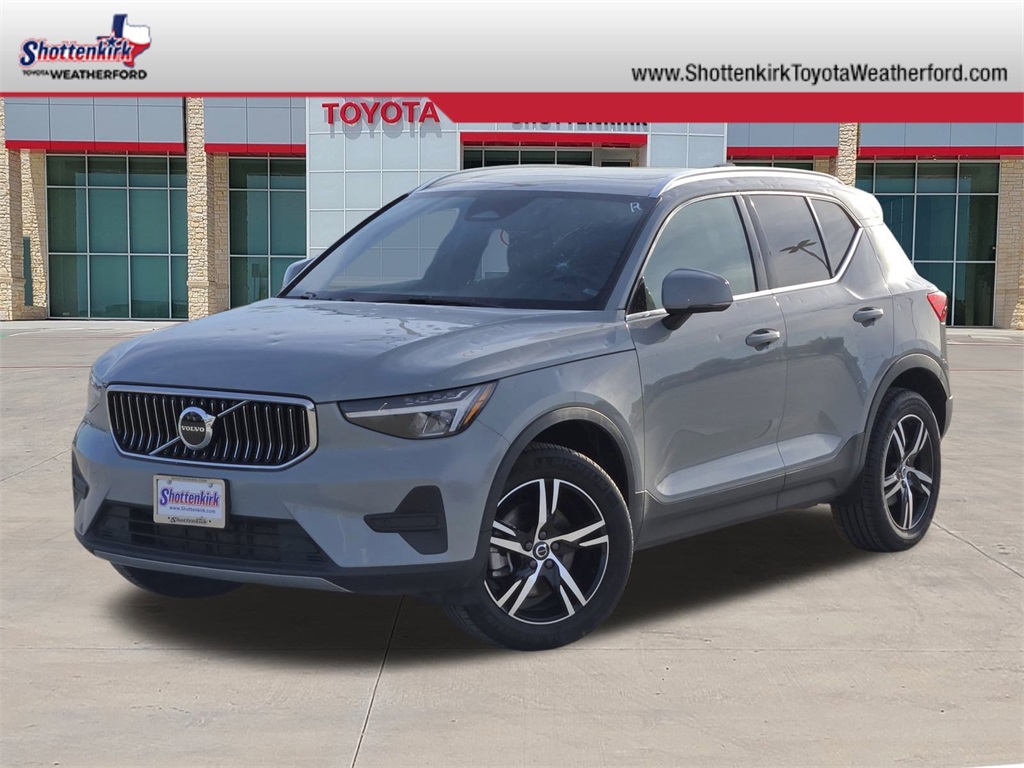 2024 Volvo XC40 Core