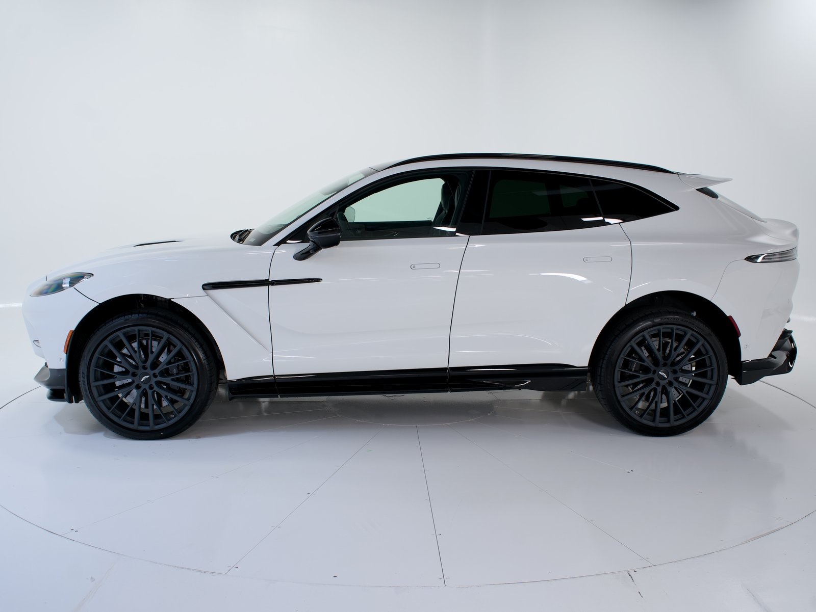 2025 Aston Martin DBX AM8 DBX707 photo 2