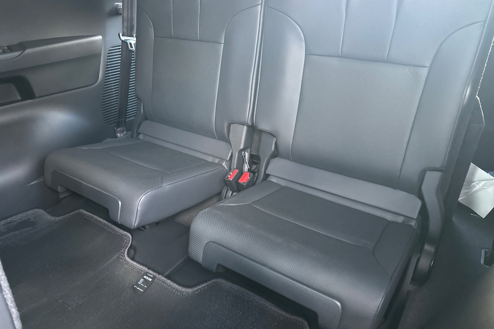 2025 Lexus LX 600 Luxury photo 11
