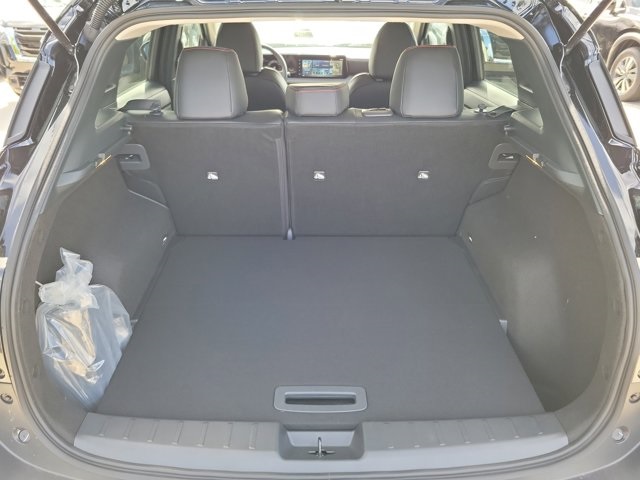 2025 Nissan Kicks SR photo 4