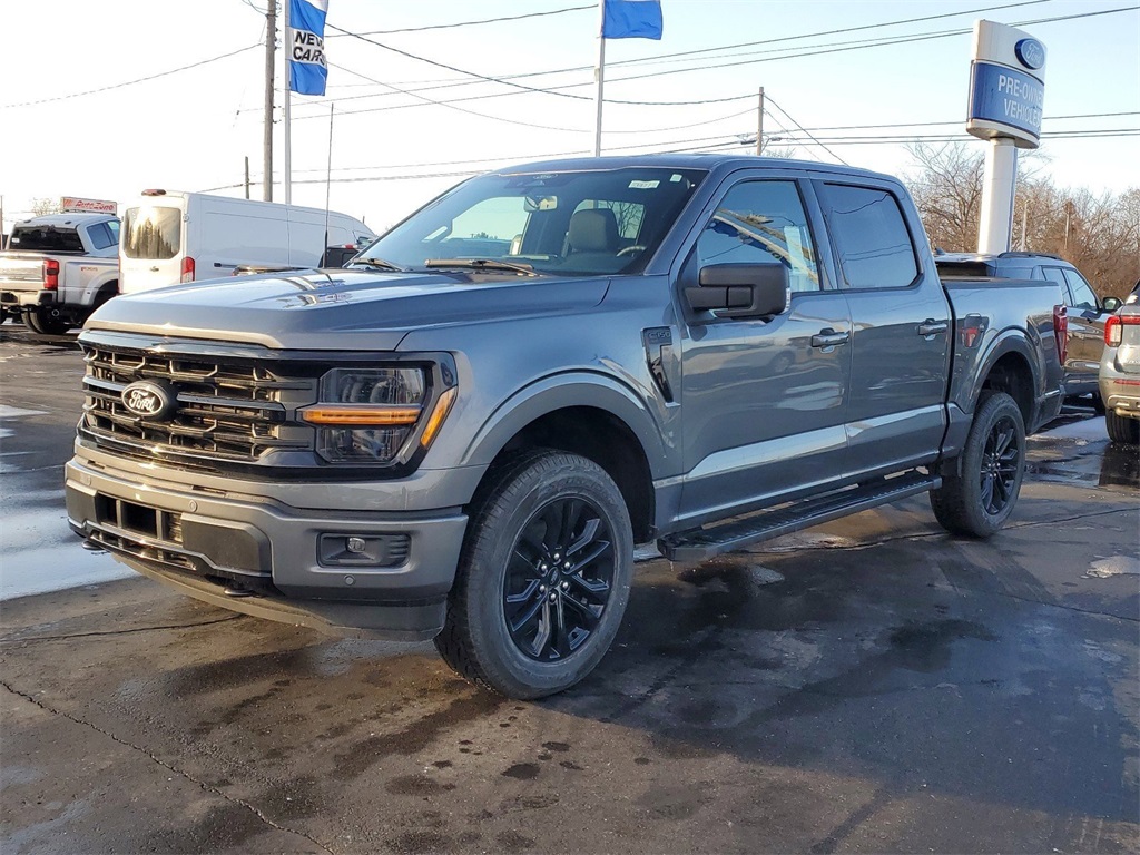 2025 Ford F-150 XLT photo 3