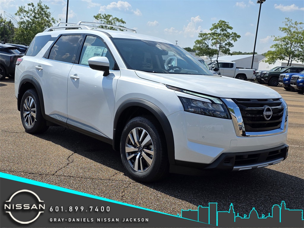 2025 Nissan Pathfinder SL's photo