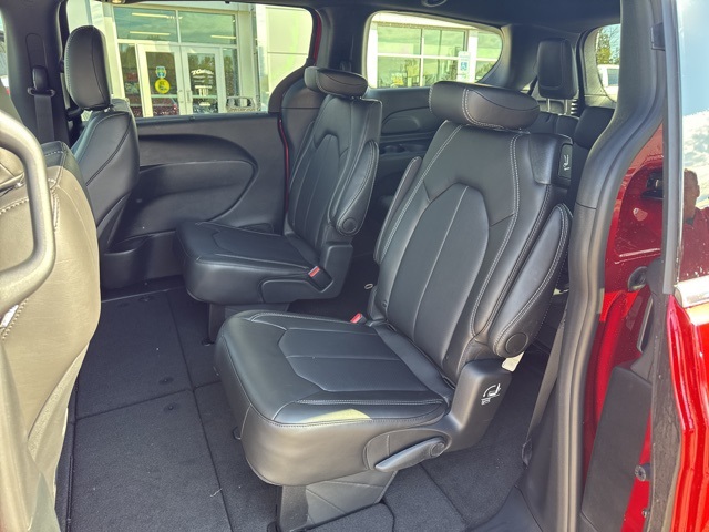 2026 Chrysler Pacifica photo 10