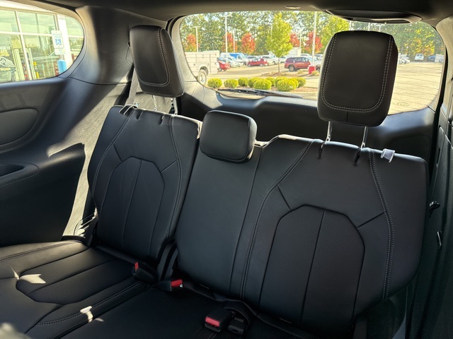 2026 Chrysler Pacifica photo 11