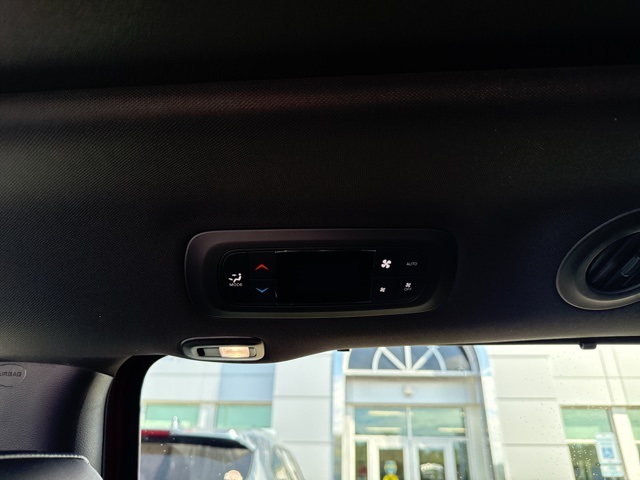 2026 Chrysler Pacifica photo 12