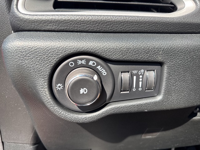 2026 Chrysler Pacifica photo 16
