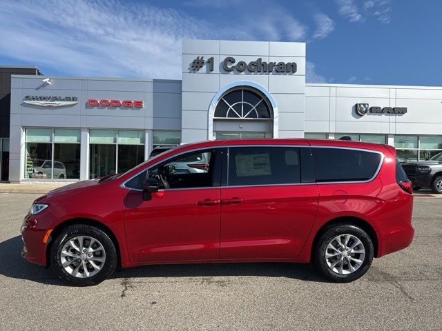 2026 Chrysler Pacifica photo 2
