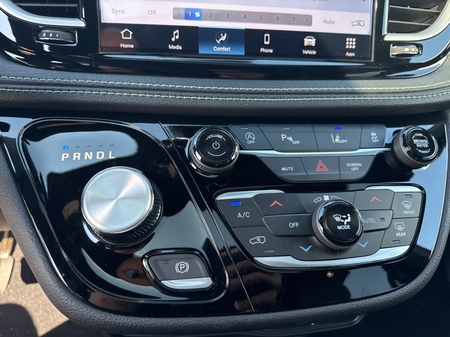 2026 Chrysler Pacifica photo 24