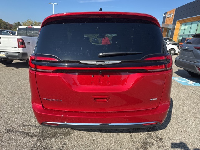 2026 Chrysler Pacifica photo 8