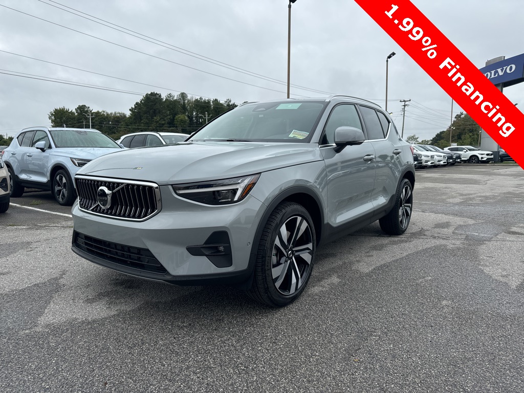 2025 Volvo XC40